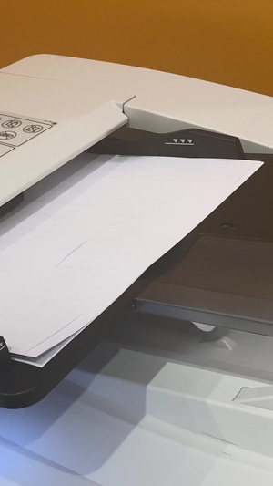 打印机打印办公文件文档8秒视频
