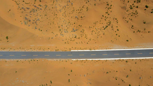 腾格里航拍沙漠公路特写15秒视频