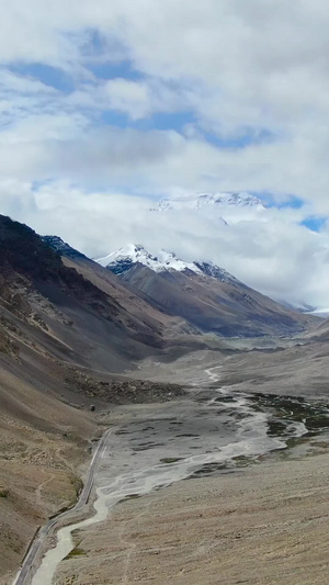 航拍世界最高峰珠穆朗玛峰大本营视频旅游景区78秒视频