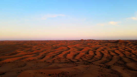 航拍晚霞下的沙漠地貌视频