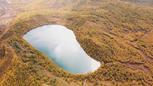 秋季阿尔山驼峰天池全景视频