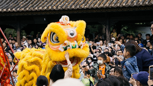 4K升格佛山祖庙舞狮与游客视频