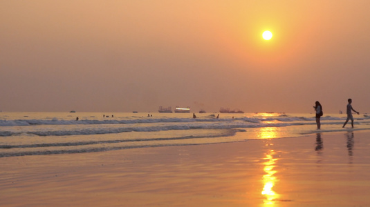 夕阳下的海滩视频