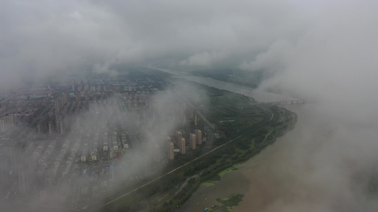 雨后河流视频