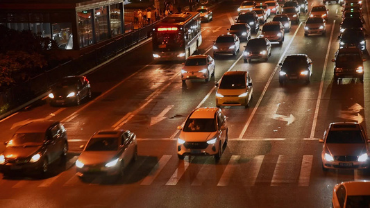 城市夜晚道路交通车流视频