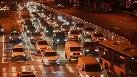 城市夜晚道路交通车流视频