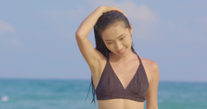 8K海边泳装美女66秒视频