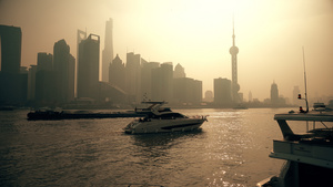 4K实拍上海雾霾黄浦江城市轮渡50秒视频