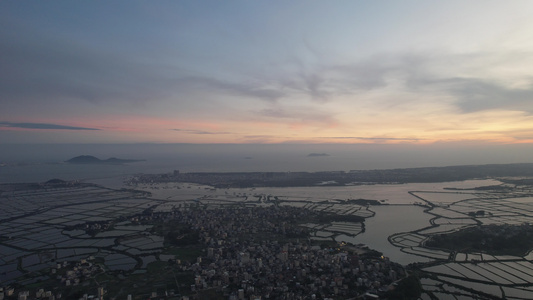 夜幕下的沿海乡村风光视频