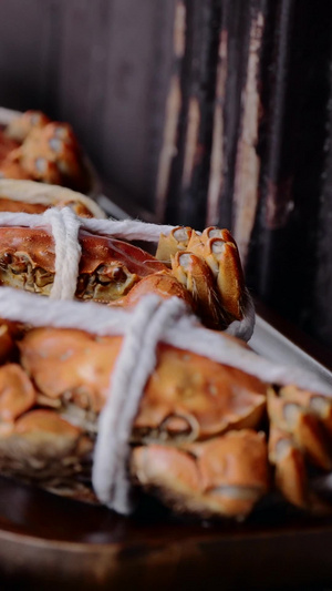桌上的月饼和大闸蟹中秋节14秒视频