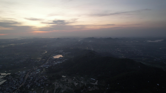 航拍夕阳下的乡村视频