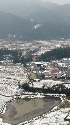 航拍农村居民房冬季雪景23秒视频