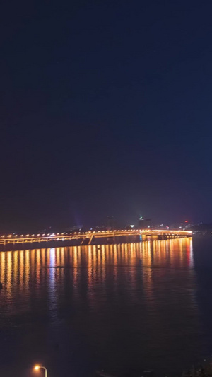 大连星海湾跨海大桥夜景延时海滨城市交通桥梁天际线16秒视频