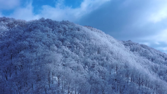 壮观雪山雪景雪林冰天雪地震撼航拍视频