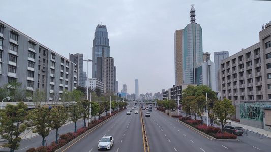 复苏中的武汉主干道城市交通视频