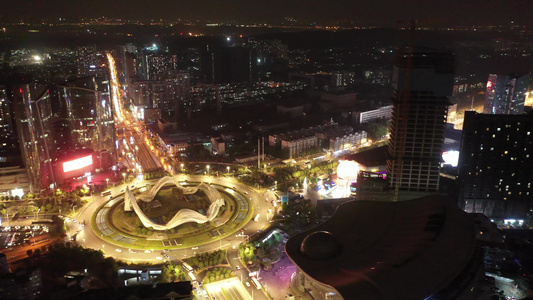 航拍湖北武汉光谷广场星河雕塑交通转盘夜景视频