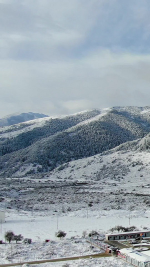 航拍高原山脉雪景视频大自然54秒视频