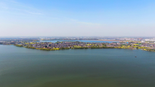 航拍江苏生态旅游5A景点溱湖湿地公园与村庄视频视频