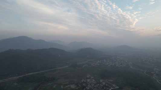 山村清晨航拍视频