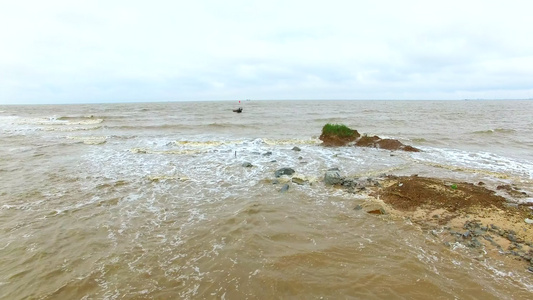 航拍黄海岸边视频