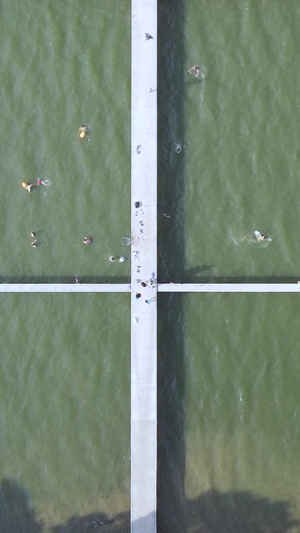 航拍城市风光湖景绿道栈桥素材人物生活35秒视频