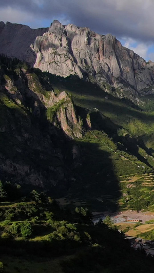 航拍甘南著扎尕那景区达日村全景视频自然风光42秒视频