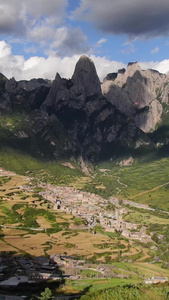 航拍甘南著扎尕那景区达日村全景视频自驾旅游视频