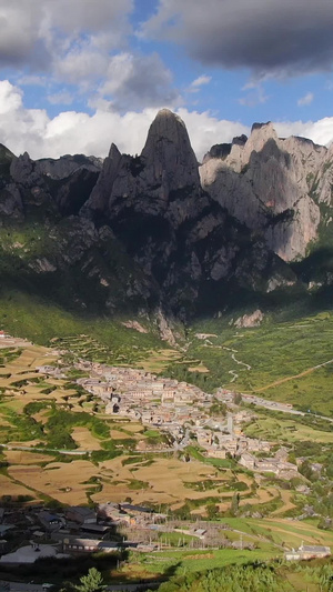 航拍甘南著扎尕那景区达日村全景视频自驾旅游42秒视频