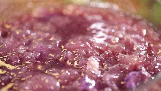 炖煮紫薯银耳羹视频