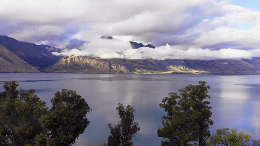 新西兰皇后镇瓦卡蒂普湖高清全景航拍视频