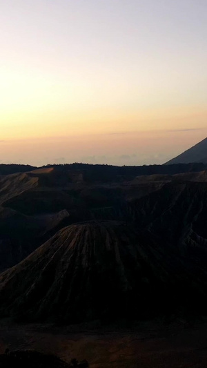 印尼布罗莫火山日落航拍巴厘岛10秒视频