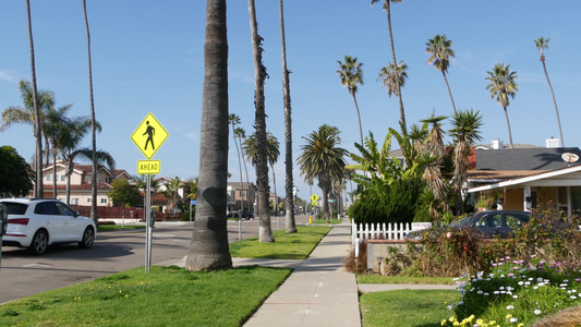 城市郊区街道上的房屋,加利福尼亚usa.通用建筑,Los Angelaes附近的住宅区视频