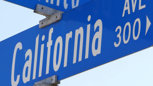 加利福尼亚在十字路口的街道路标视频
