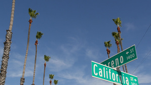 加利福尼亚在十字路口的街道路标10秒视频