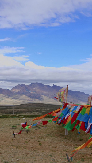 经幡与阿里冈底斯山脉延时视频西藏风光16秒视频