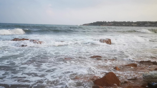 波涛汹涌的浪花视频