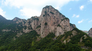 5A景区雁荡山方洞景观区火山岩层金嶂带航拍视频56秒视频