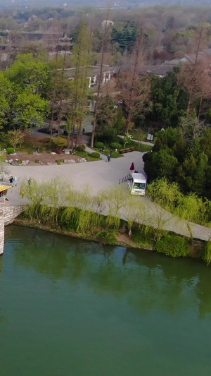 航拍扬州瘦西湖著名古建筑五亭桥视频江苏旅游41秒视频