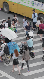 城市人群斑马线过马路现代化视频