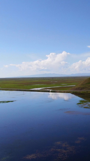 航拍高原湿地湖泊自驾旅游37秒视频
