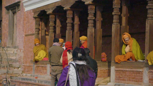 苦行僧祝福祈祷人潮涌动尼泊尔升格旅拍素材视频