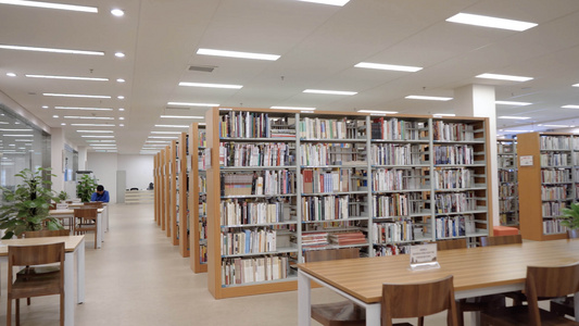 图书馆内部环境书柜空镜头视频