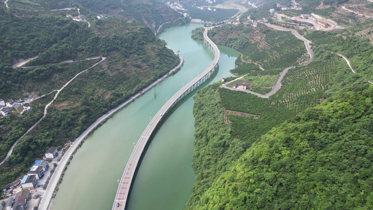 航拍中国最美水上公路湖北新山 视频