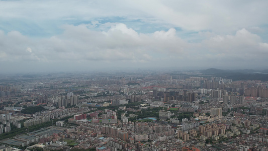 城市晴天大远景航拍视频