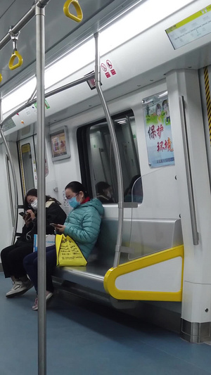 拍摄地铁车厢【该视频无肖像权，请勿商用】石家庄28秒视频