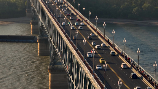 航拍南京长江大桥的车流船舶和风光视频