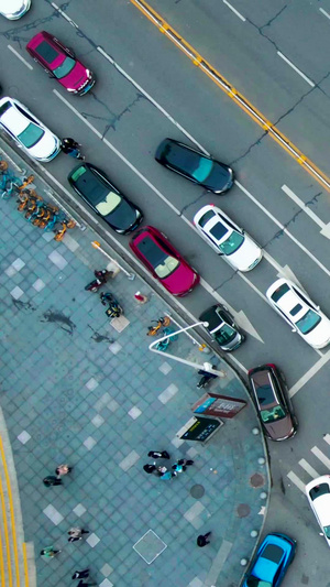 航拍武汉楚河汉街商务区路口交通大范围延时cbd12秒视频