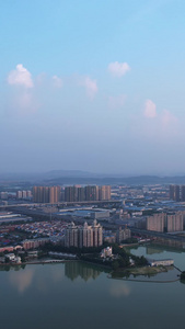 航拍城市蓝天白云天空桥梁道路湖景风光建筑群街景素材天空素材视频