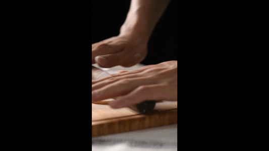 竖屏4k擀面皮制作蛋挞坯视频