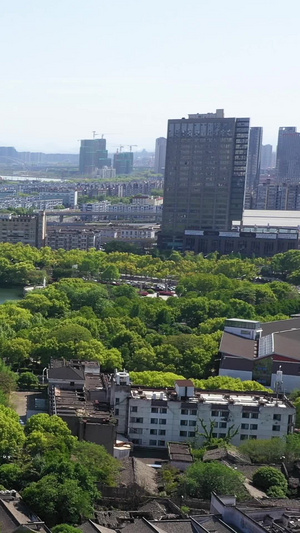 航拍5A景点宁波月湖与宁波城市风光视频旅游目的地38秒视频